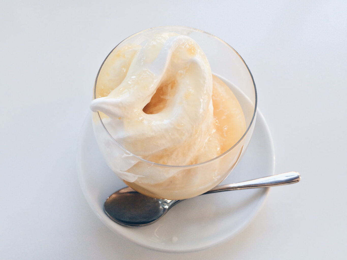 An image of frozen yogurt in a glass.