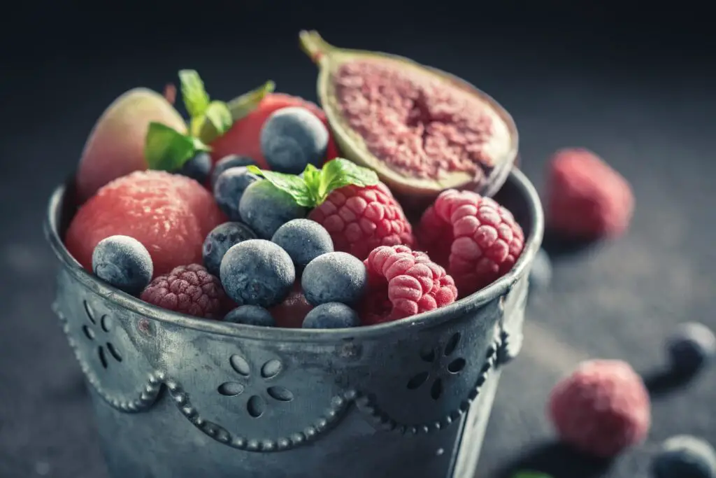 An image of Frozen blackberry and raspberry fruits.