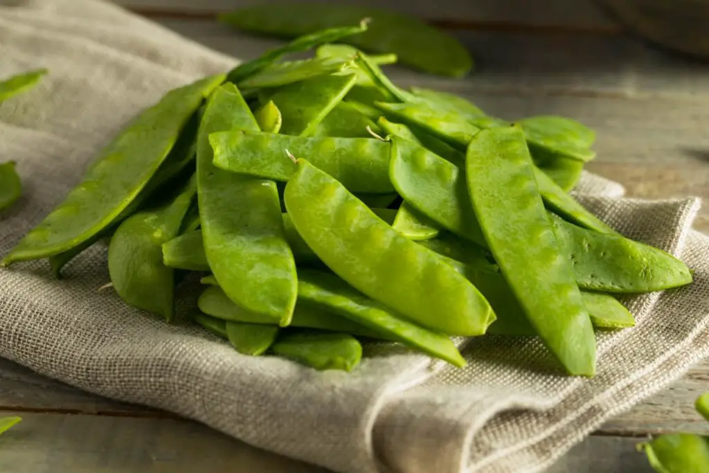 An image of Raw Green Organic Snow Peas Ready to Eat.